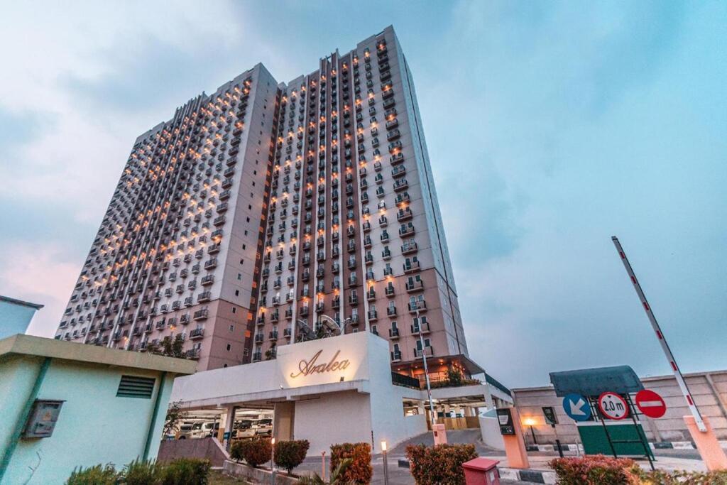 Azalea Suites Cikarang By Jayakarta Group Bekasi Luaran gambar